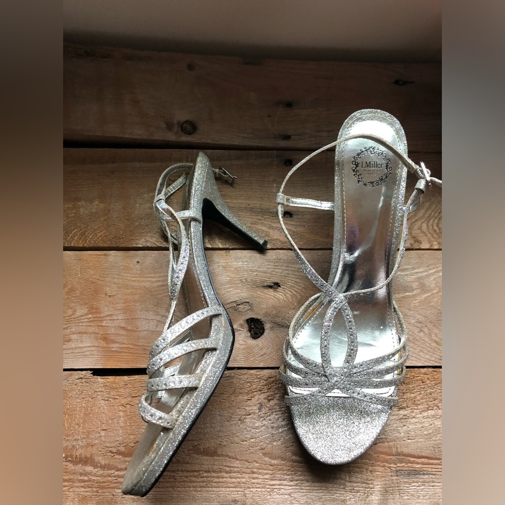 Women’s shoe size 10M